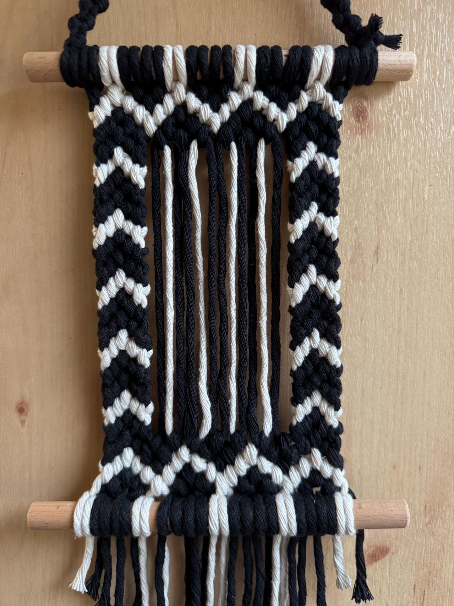 Hanging Macrame Photo Frame | Custom 4x6 Portrait Photograph Holder | Handmade Zigzag Patterned Wall Hanging