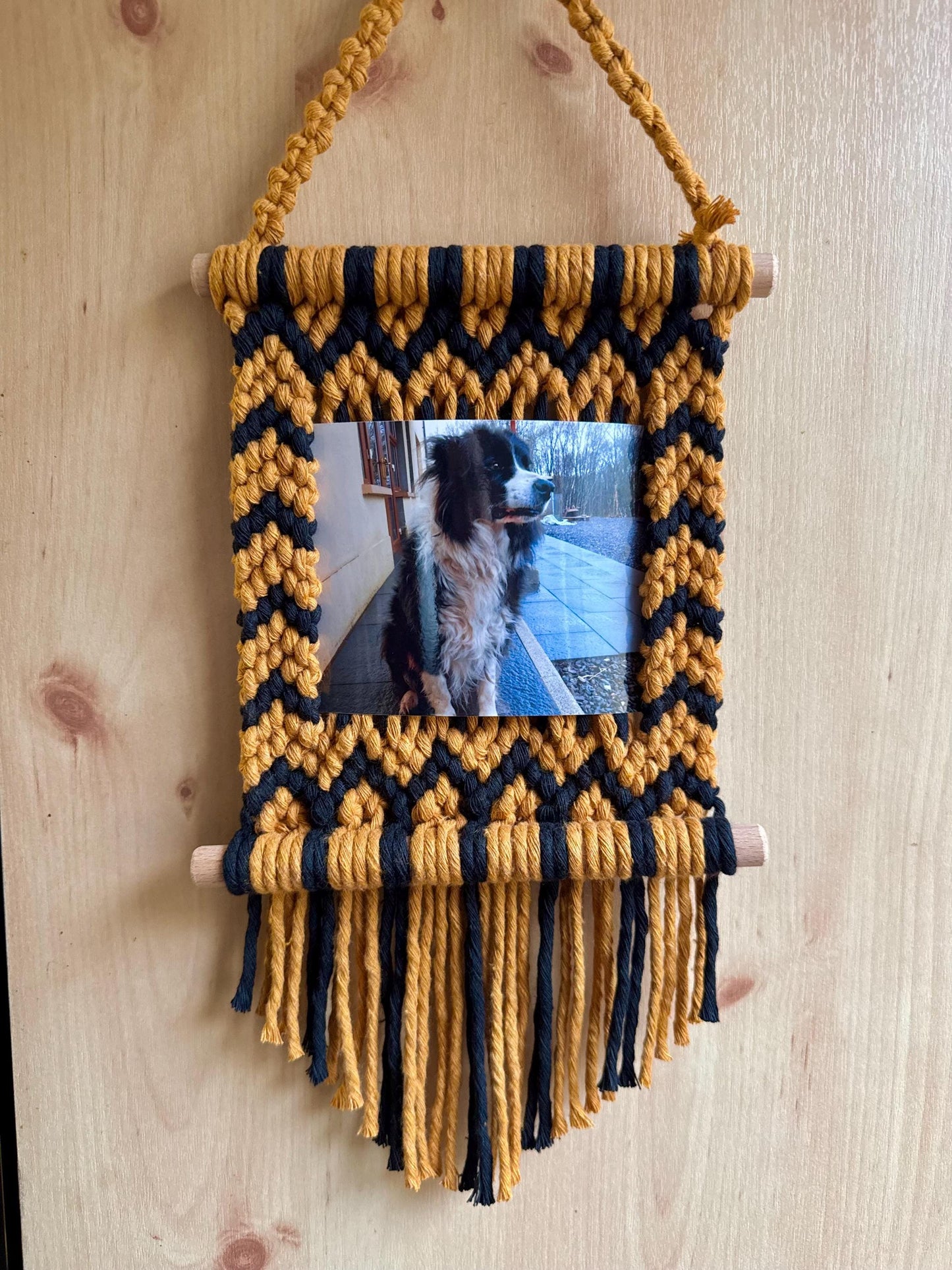 Hanging Macrame Photo Frame | Custom 4x6 Landscape Photograph Holder | Handmade Zigzag Patterned Wall Hanging