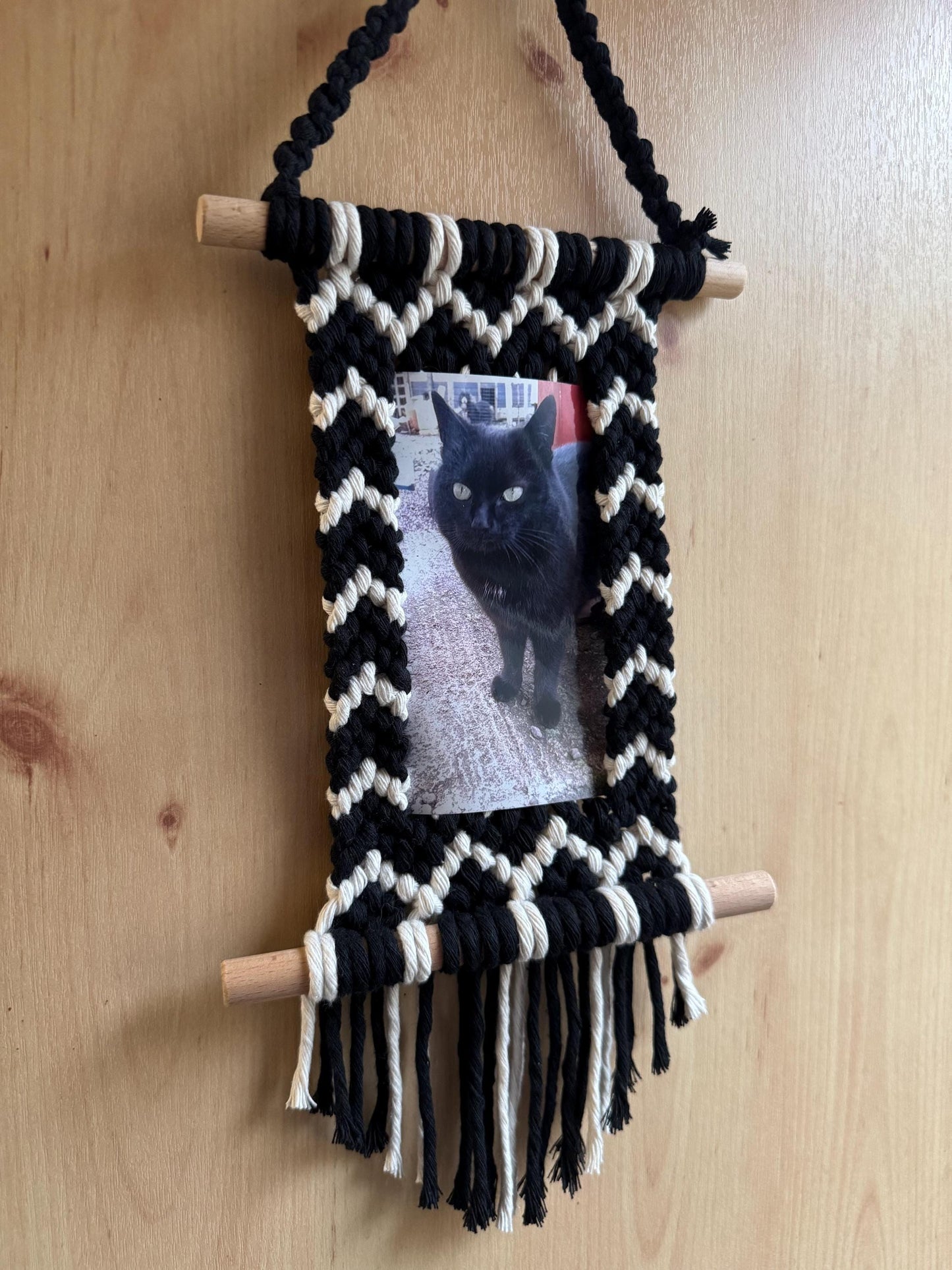 Hanging Macrame Photo Frame | Custom 4x6 Portrait Photograph Holder | Handmade Zigzag Patterned Wall Hanging