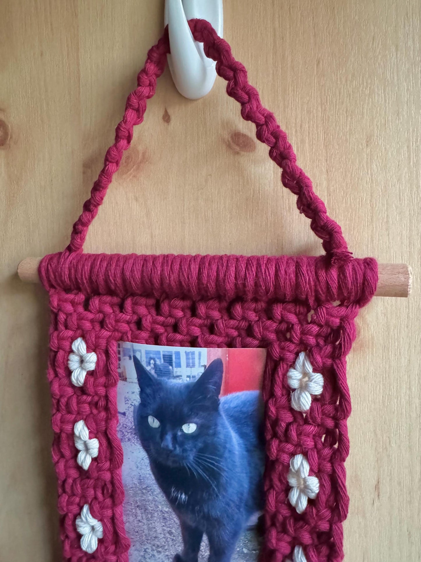 Floral Macrame Photo Frame | Handmade 4x6 Portrait Photograph Holder | Custom Boho Wall Hanging