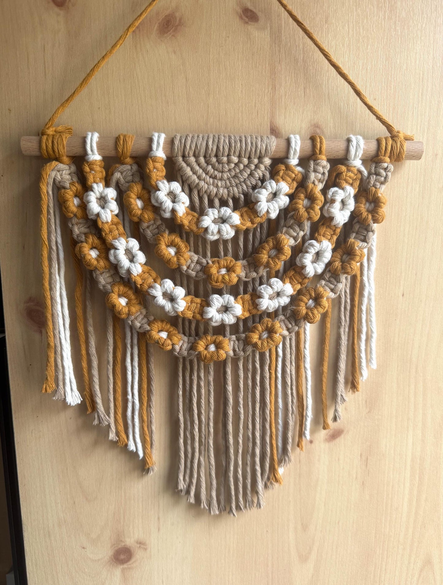 Macrame Daisy Wall Hanging | Boho Floral Garland