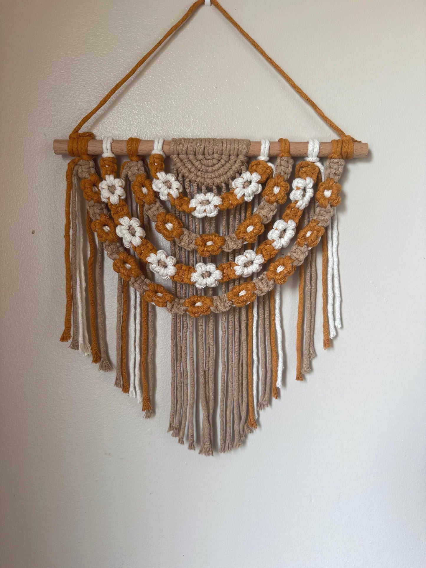 Macrame Daisy Wall Hanging | Boho Floral Garland