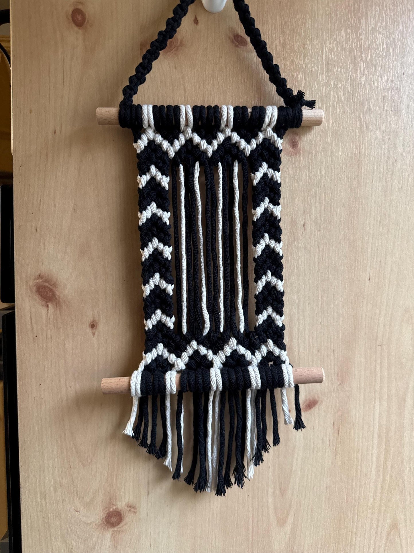 Hanging Macrame Photo Frame | Custom 4x6 Portrait Photograph Holder | Handmade Zigzag Patterned Wall Hanging