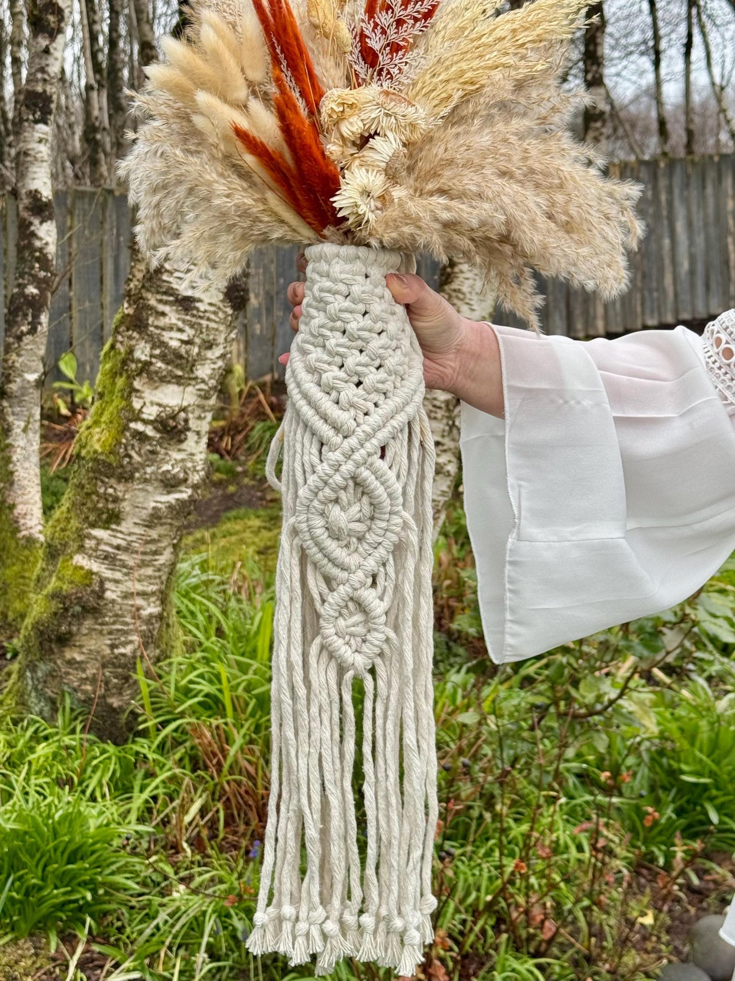 macrame bouquet wrap / flowers holder tied around a pampas grass bouquet
