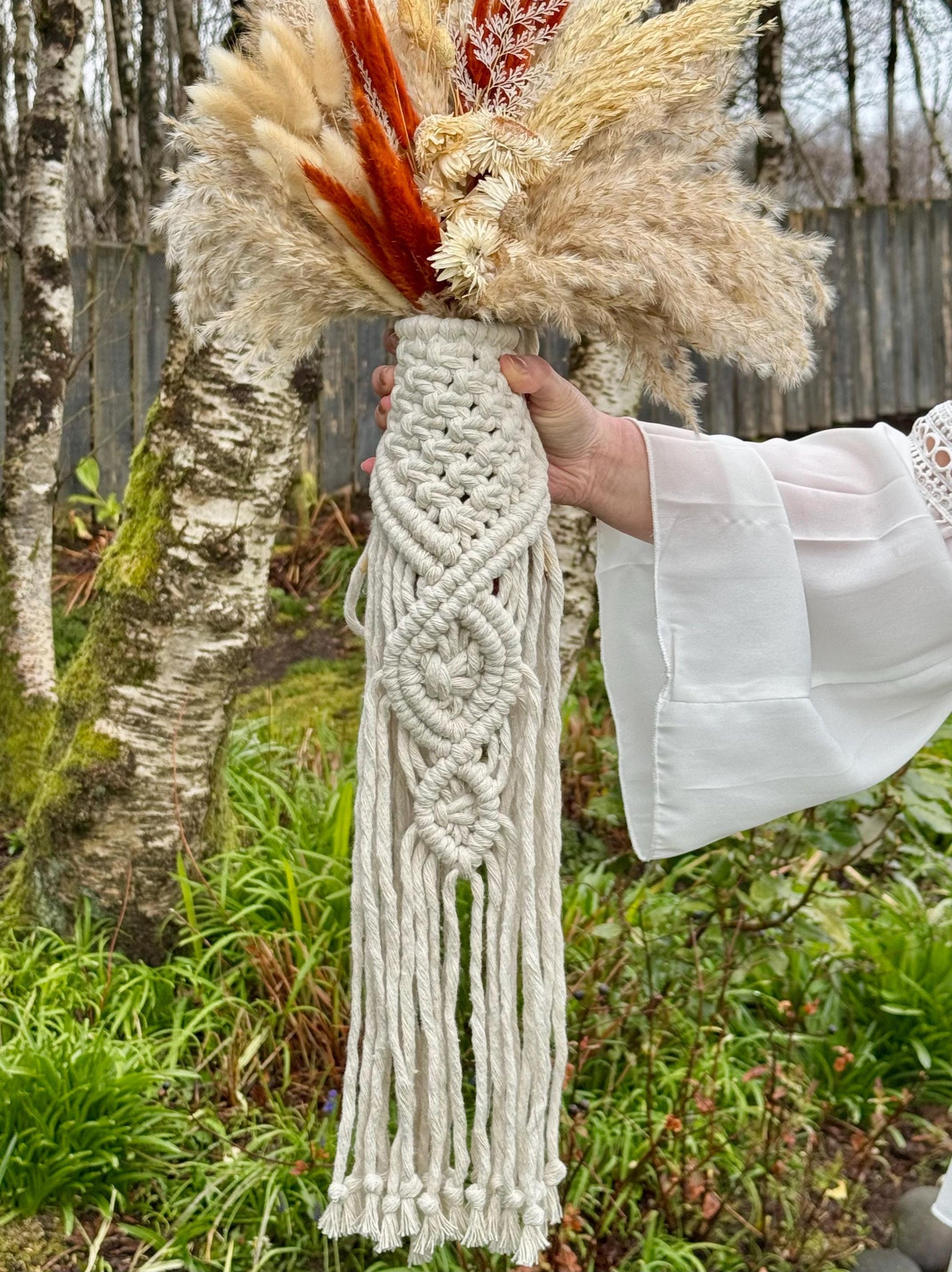 macrame bouquet wrap / flowers holder tied around a pampas grass bouquet