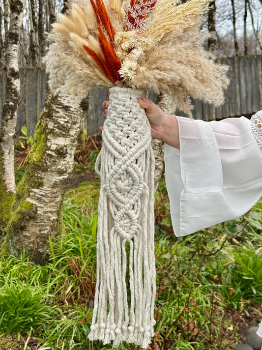 macrame bouquet wrap / flowers holder tied around a pampas grass bouquet
